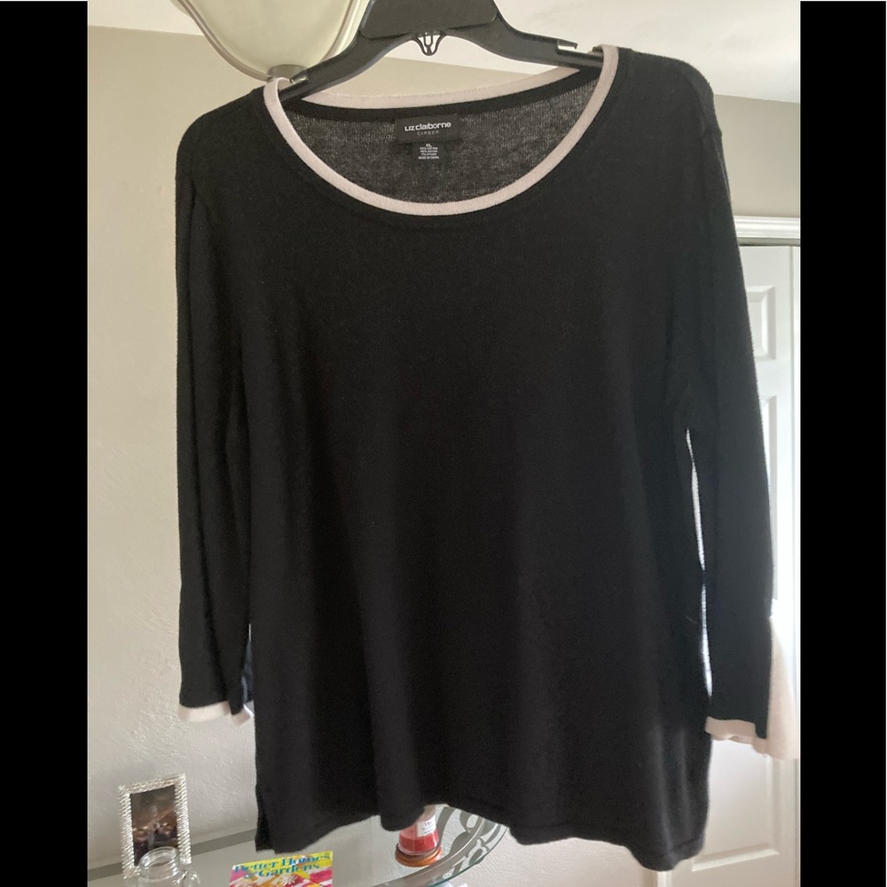 Women’s Liz Claiborne Quarter Length Sleeve Sweater